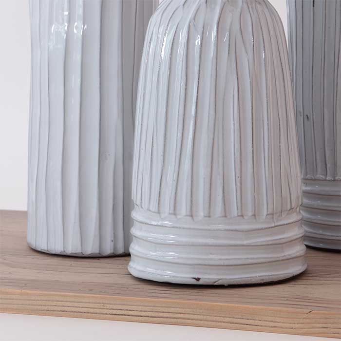 Vasi in ceramica con effetto rilievo in verticale