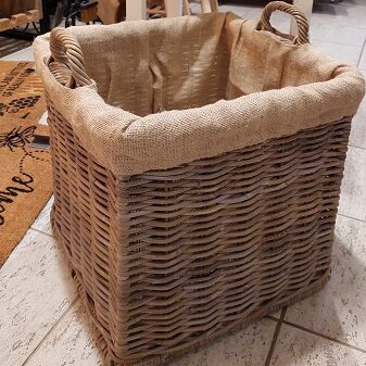 Cesto porta legna quadrato in rattan e alluminio