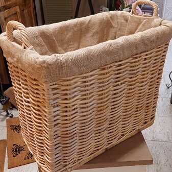 Cesto porta legna rettangolare in rattan e alluminio