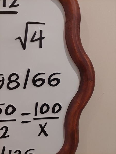 Orologio aritmetica in legno e metallo