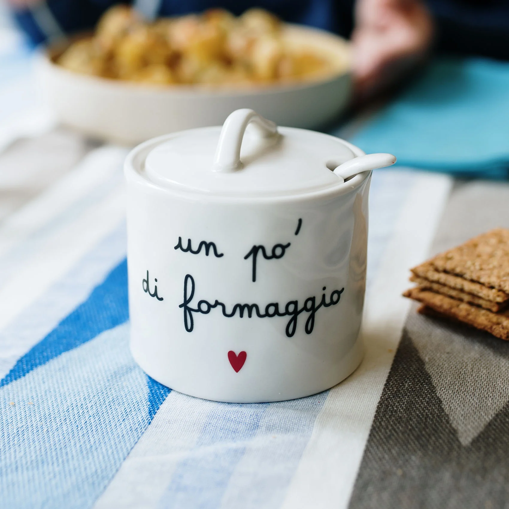 Formaggiera in gres decoro Un pò di formaggio