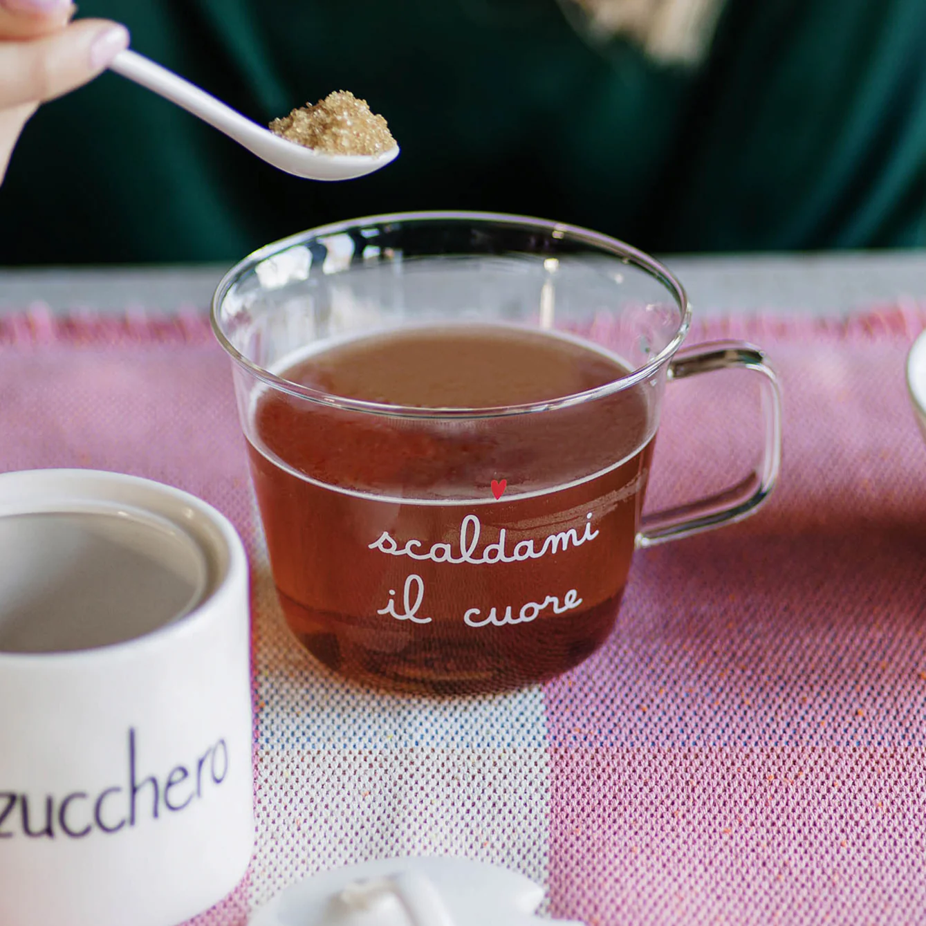 Set 2 tazze colazione in vetro borosilicato decoro Scaldami il cuore Set 2 tazze colazione in vetro borosilicato decoro Scaldami il cuore