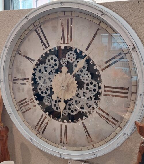 Orologio da parete bianco anticato con ingranaggi a vista