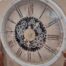 Orologio da parete bianco anticato con ingranaggi a vista
