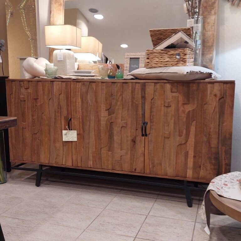 Credenza 3 ante in legno di acacia e gambe in ferro nero Credenza 3 ante in legno di acacia e gambe in ferro nero