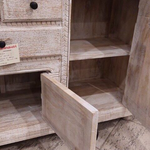 Credenza 3 ante + 3 cassetti in legno di mango intarsiato sbiancato